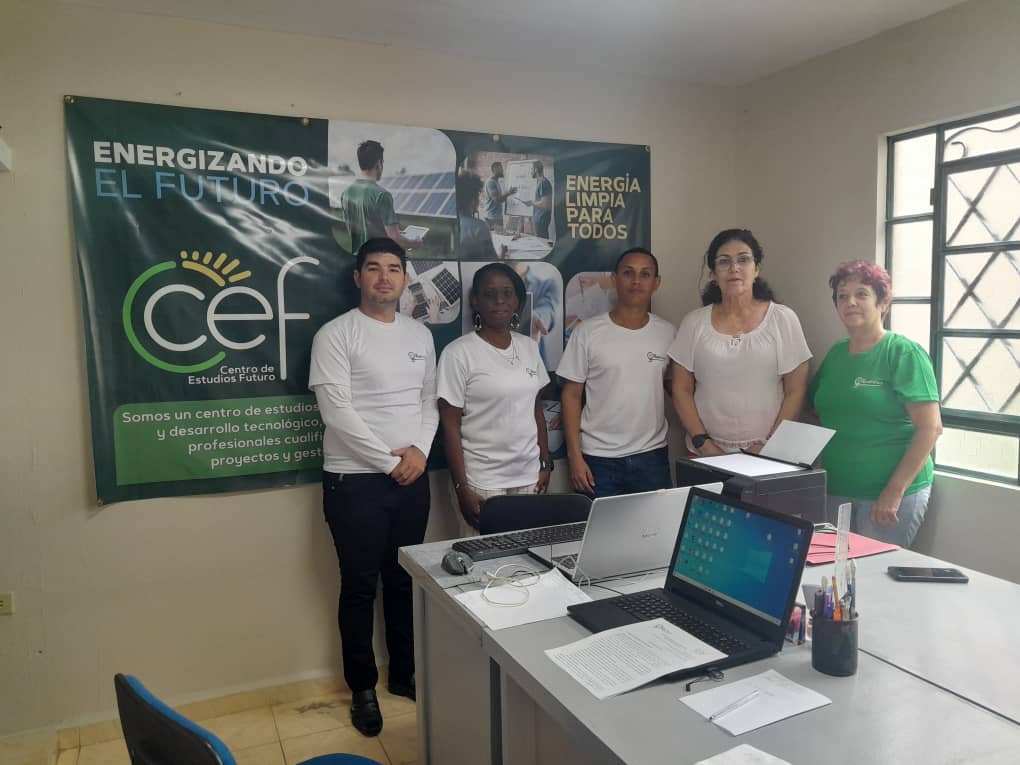 Se reunen investigadores del CEF con la MS.c SoniaLeyva Ricardo
